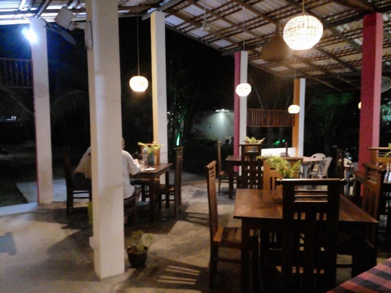 Jungle Restaurant And Villa Unawatuna Exterior foto